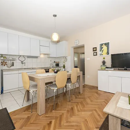 Apartment Jelena *